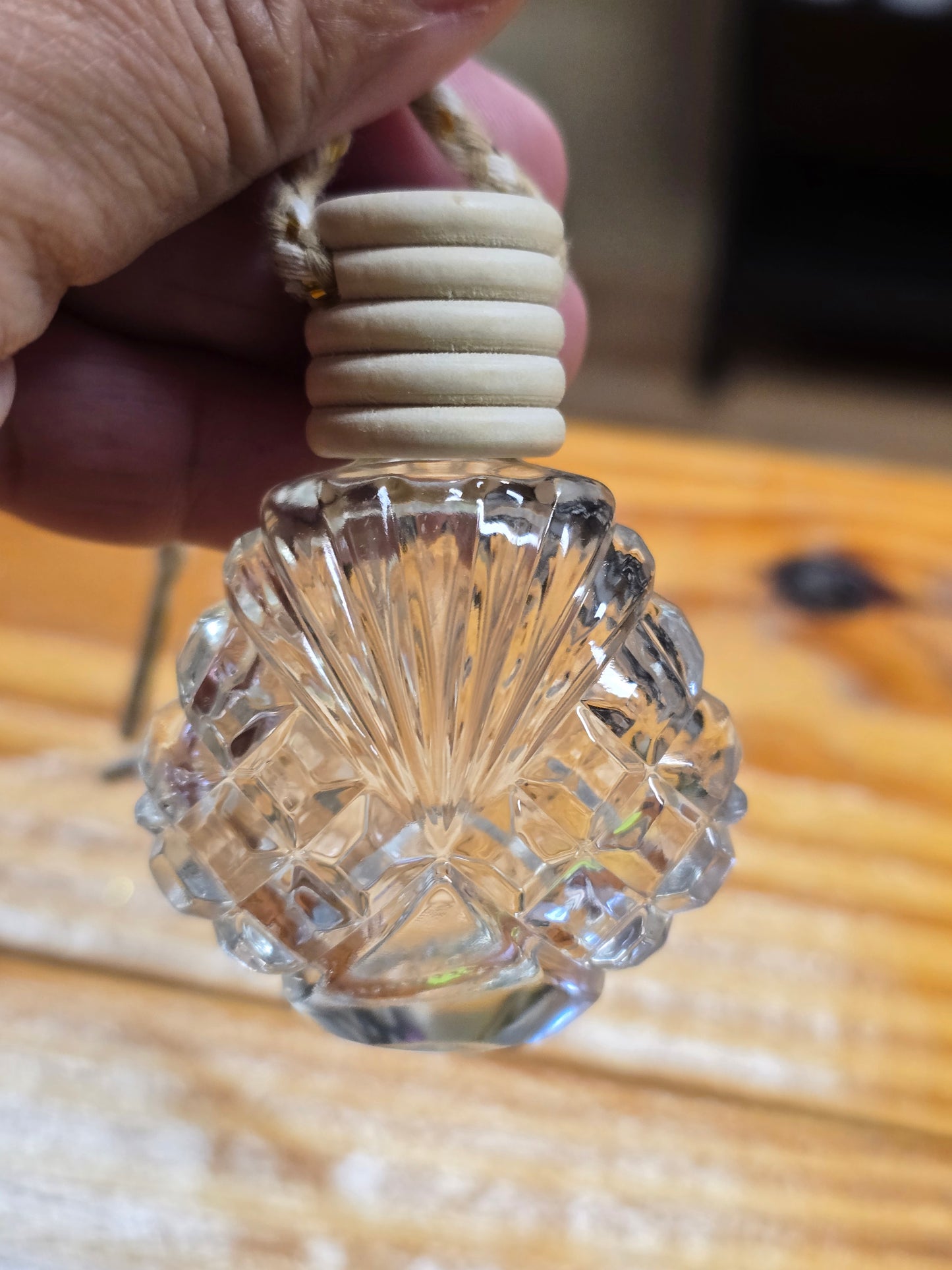 Botella Difusor de Auto Colgante de Vidrio – Perfume Vacío Tipo Concha (Shell) para Aceites Esenciales, Aromaterapia y Fragancias DIY para Automóvil